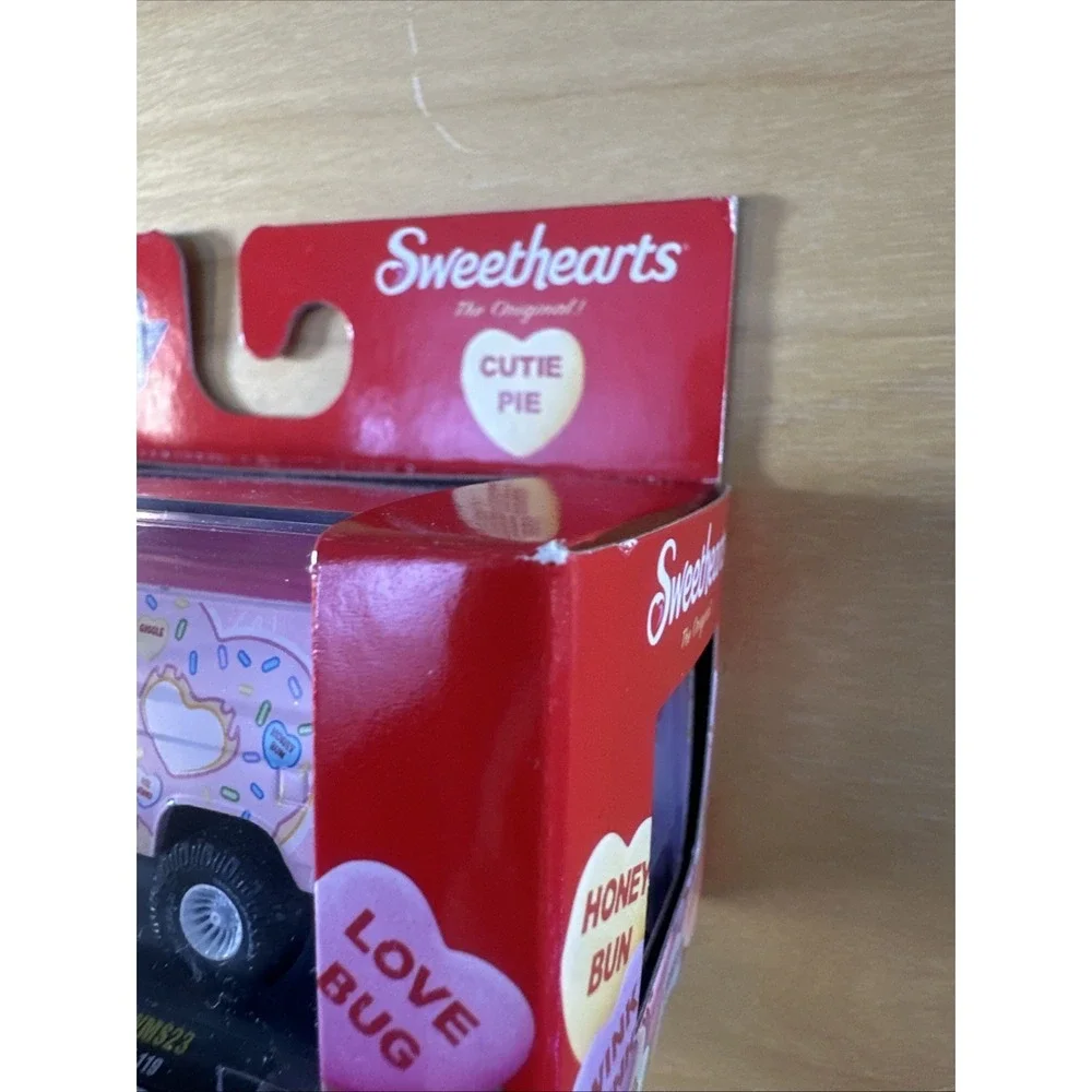 M2 Machines Sweethearts Chevrolet Van G10 1:64 CHASE